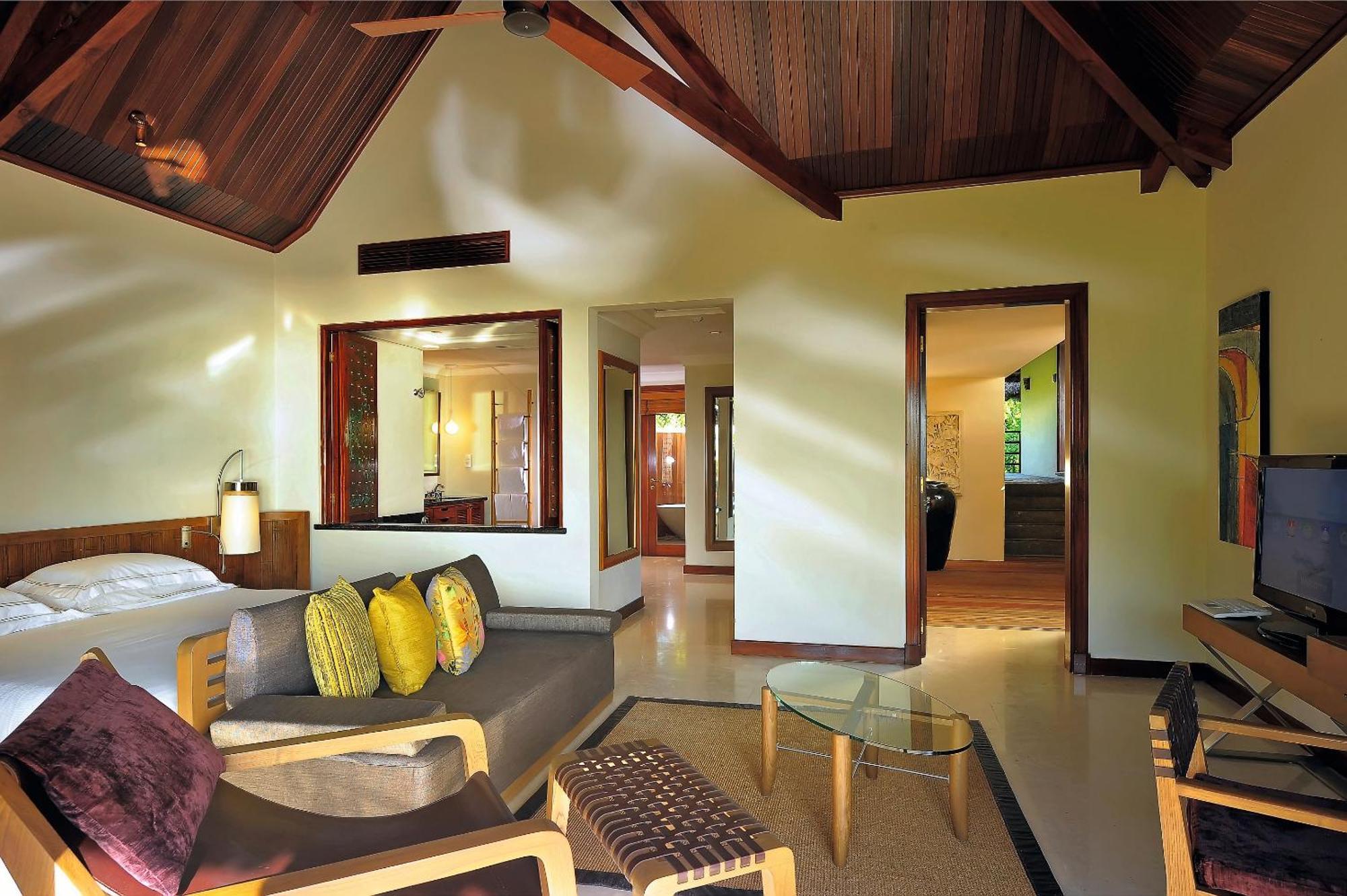 Constance Lemuria Grand Anse  Esterno foto A suite at the Taj Bengal