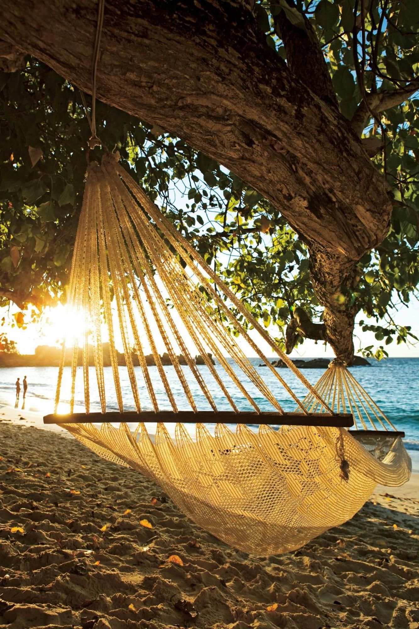 Constance Lemuria Grand Anse  Esterno foto Hammock on a beach
