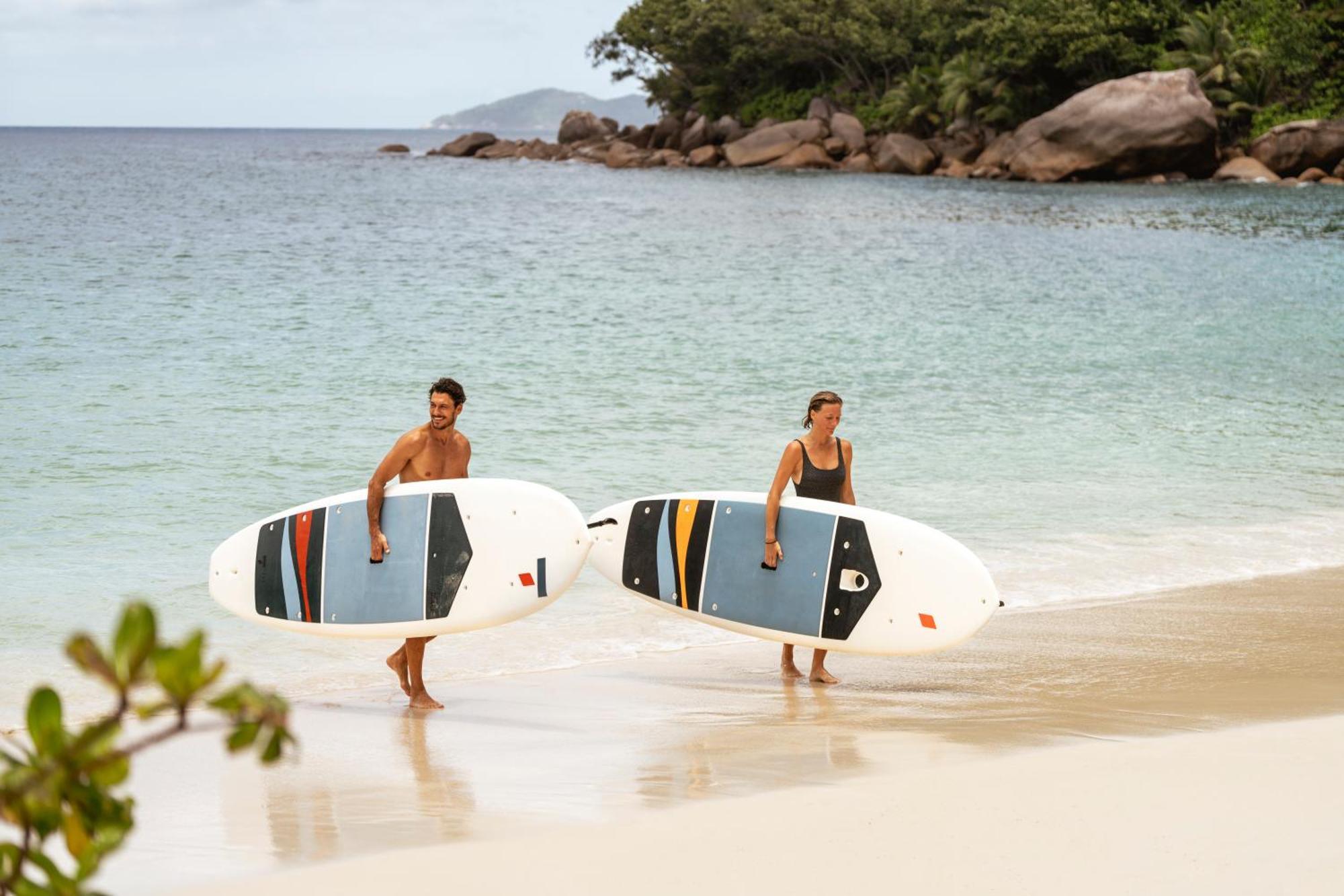 Constance Lemuria Grand Anse  Esterno foto Stand up paddle boarders on a beach