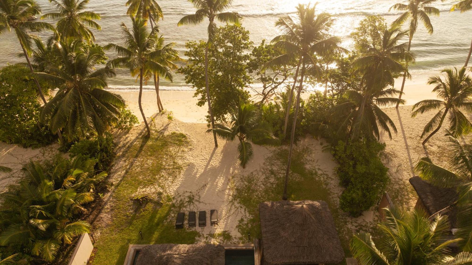 Constance Lemuria Grand Anse  Esterno foto Sunset at the beach