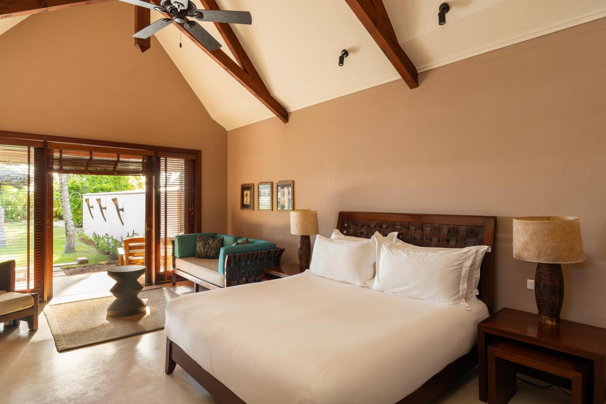Constance Lemuria Grand Anse  Esterno foto A bedroom at the resort
