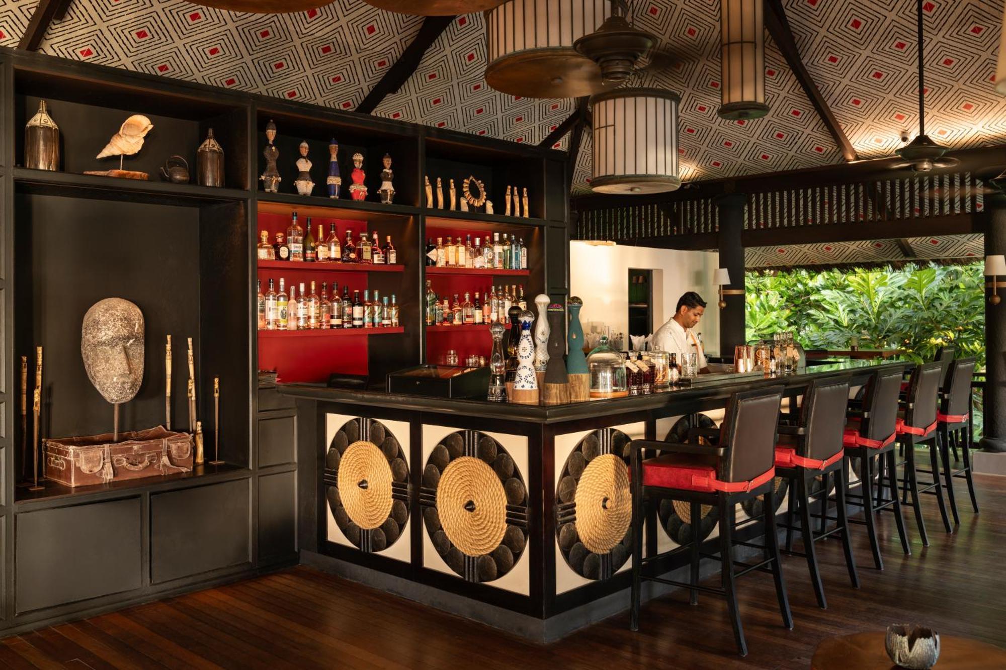Constance Lemuria Grand Anse  Esterno foto The bar at the resort