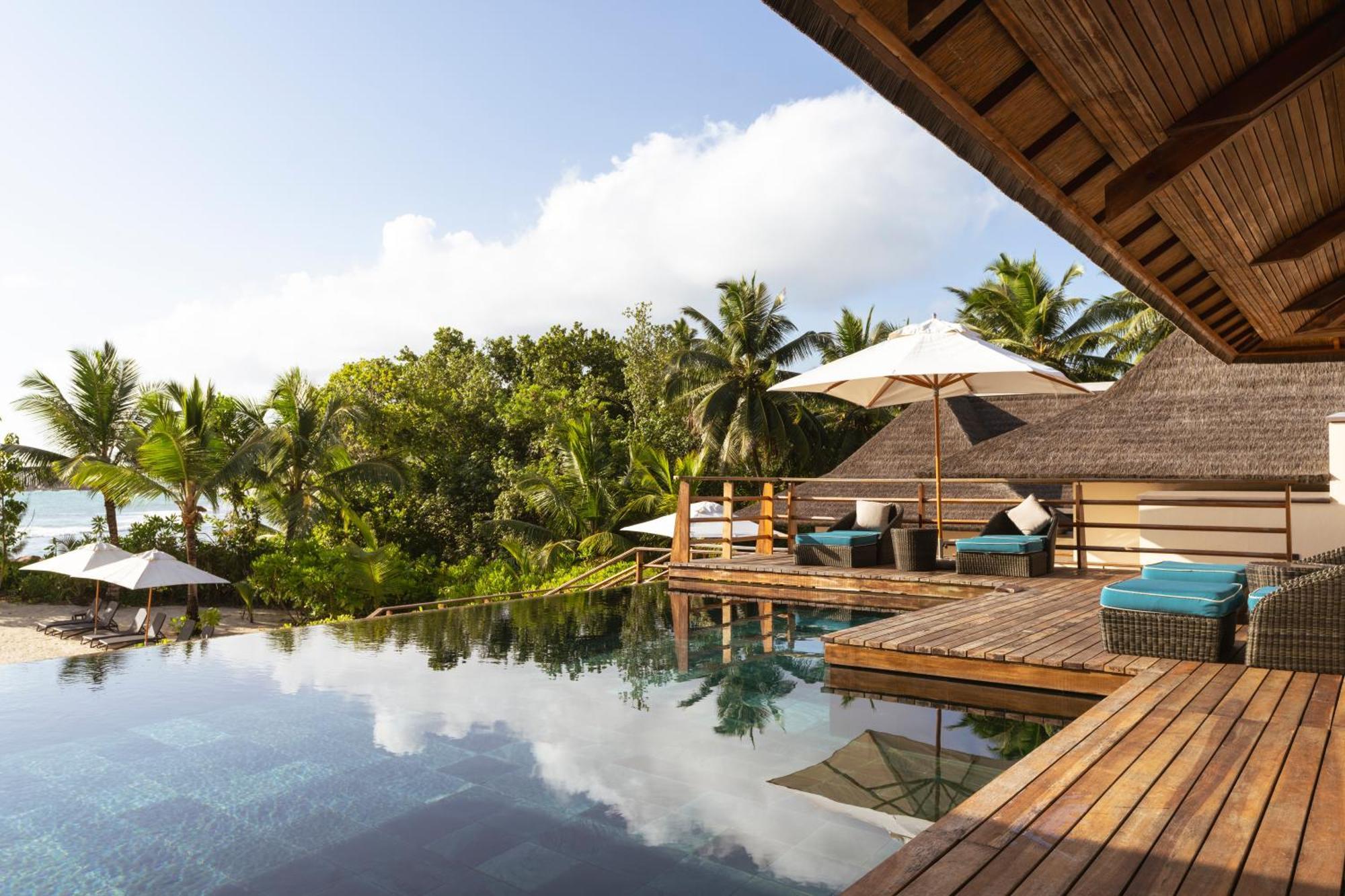 Constance Lemuria Grand Anse  Esterno foto The swimming pool at the resort