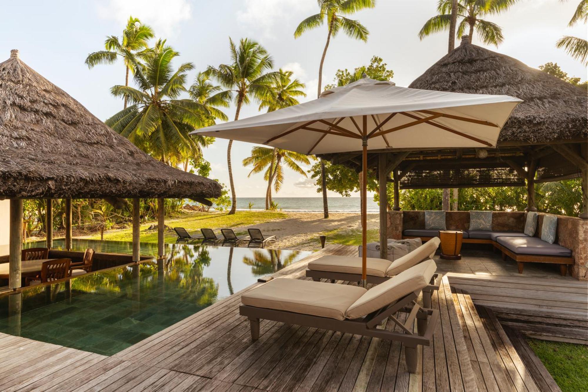 Constance Lemuria Grand Anse  Esterno foto The resort's pool
