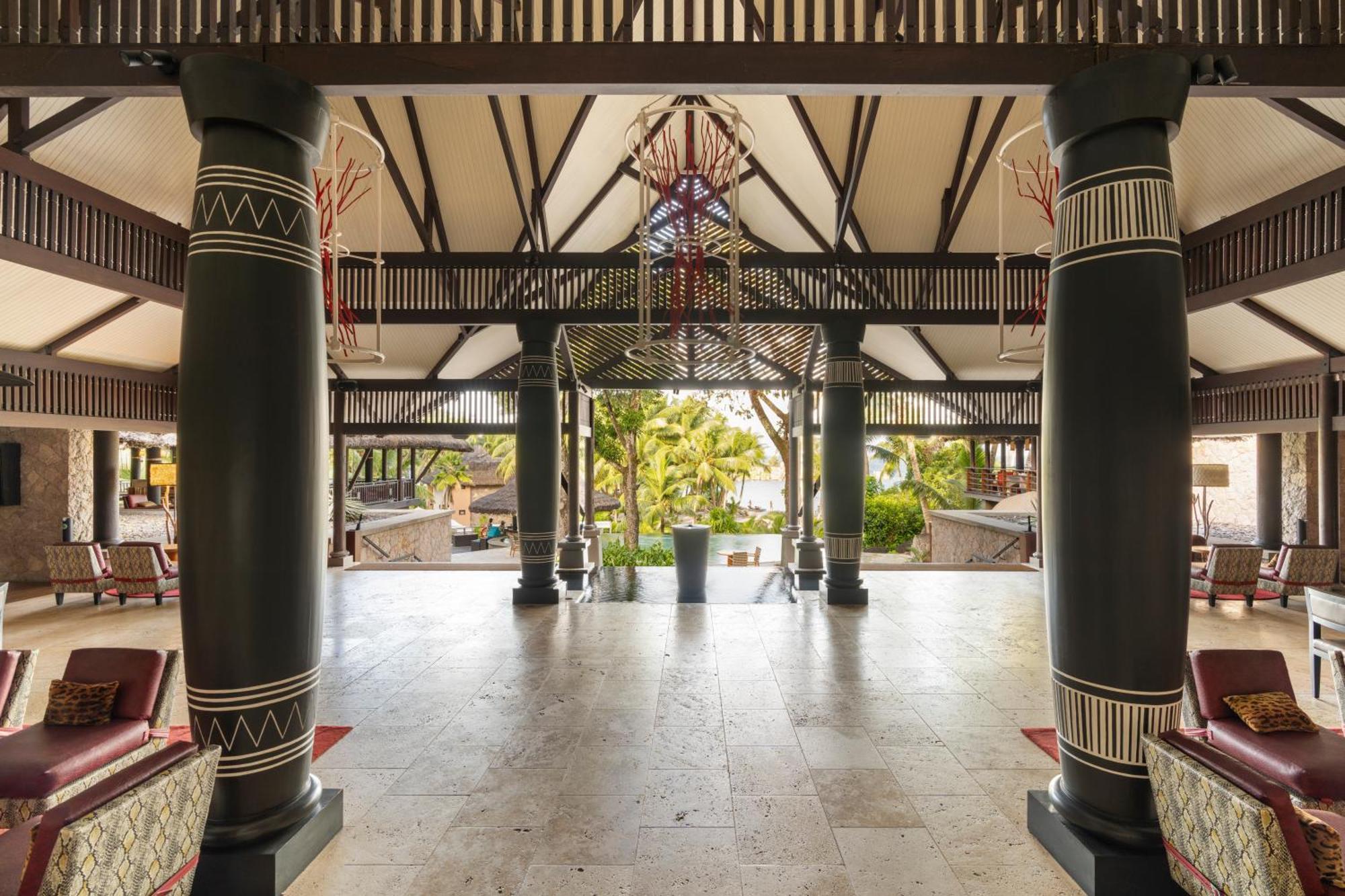 Constance Lemuria Grand Anse  Esterno foto The lobby of the Four Seasons Resort