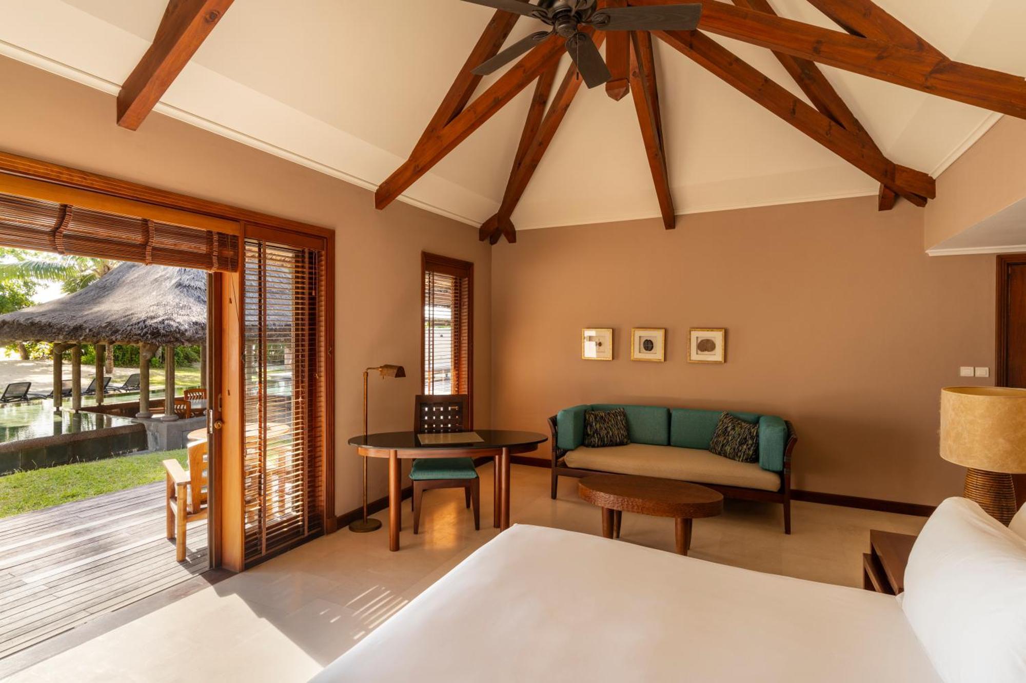 Constance Lemuria Grand Anse  Esterno foto A room at the resort