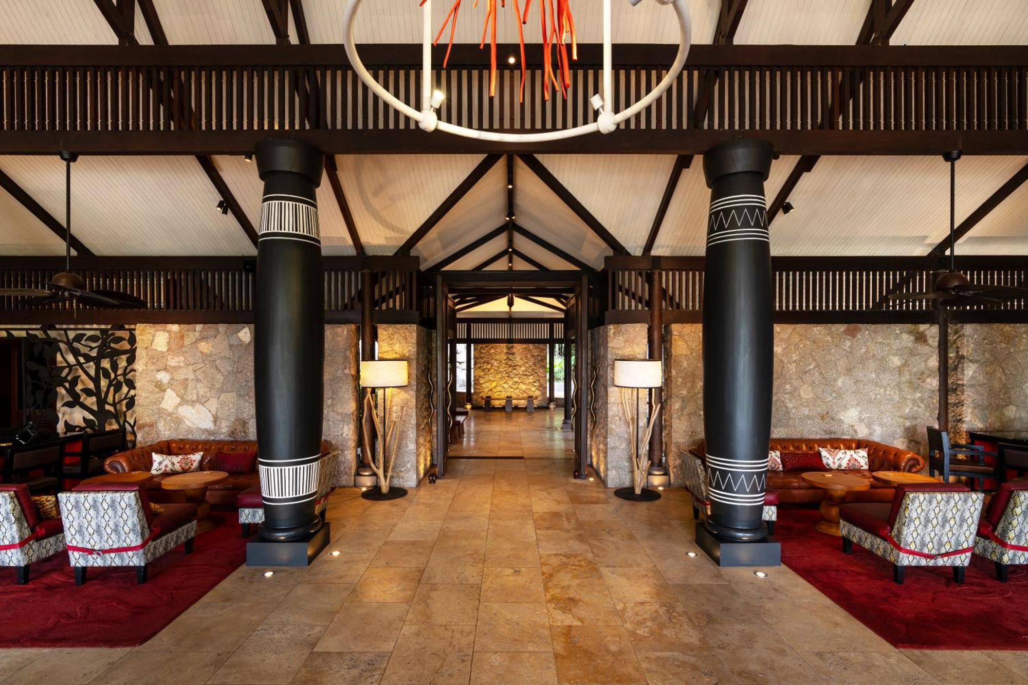 Constance Lemuria Grand Anse  Esterno foto The lobby of the hotel