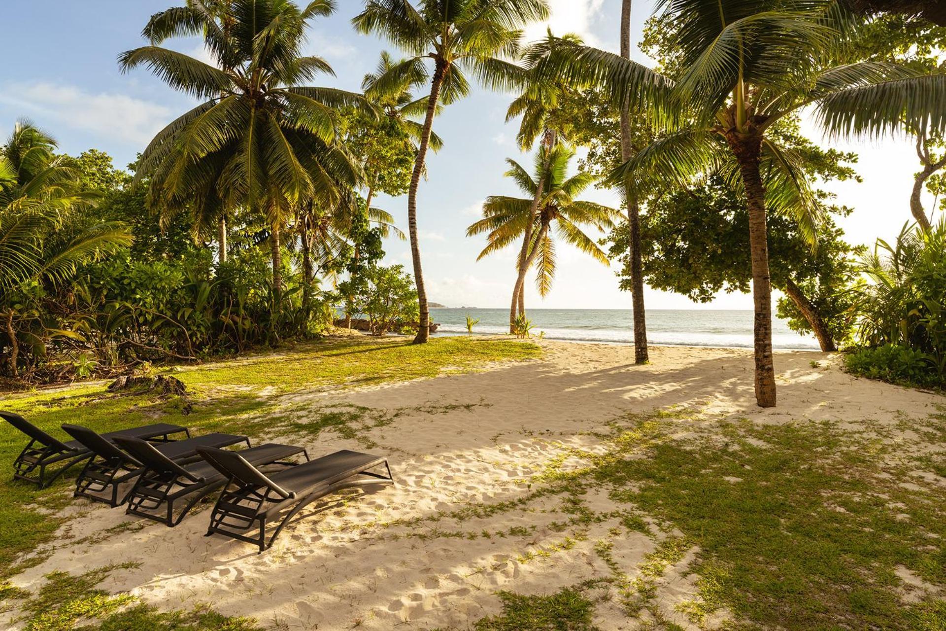 Constance Lemuria Grand Anse  Esterno foto Beach at the resort