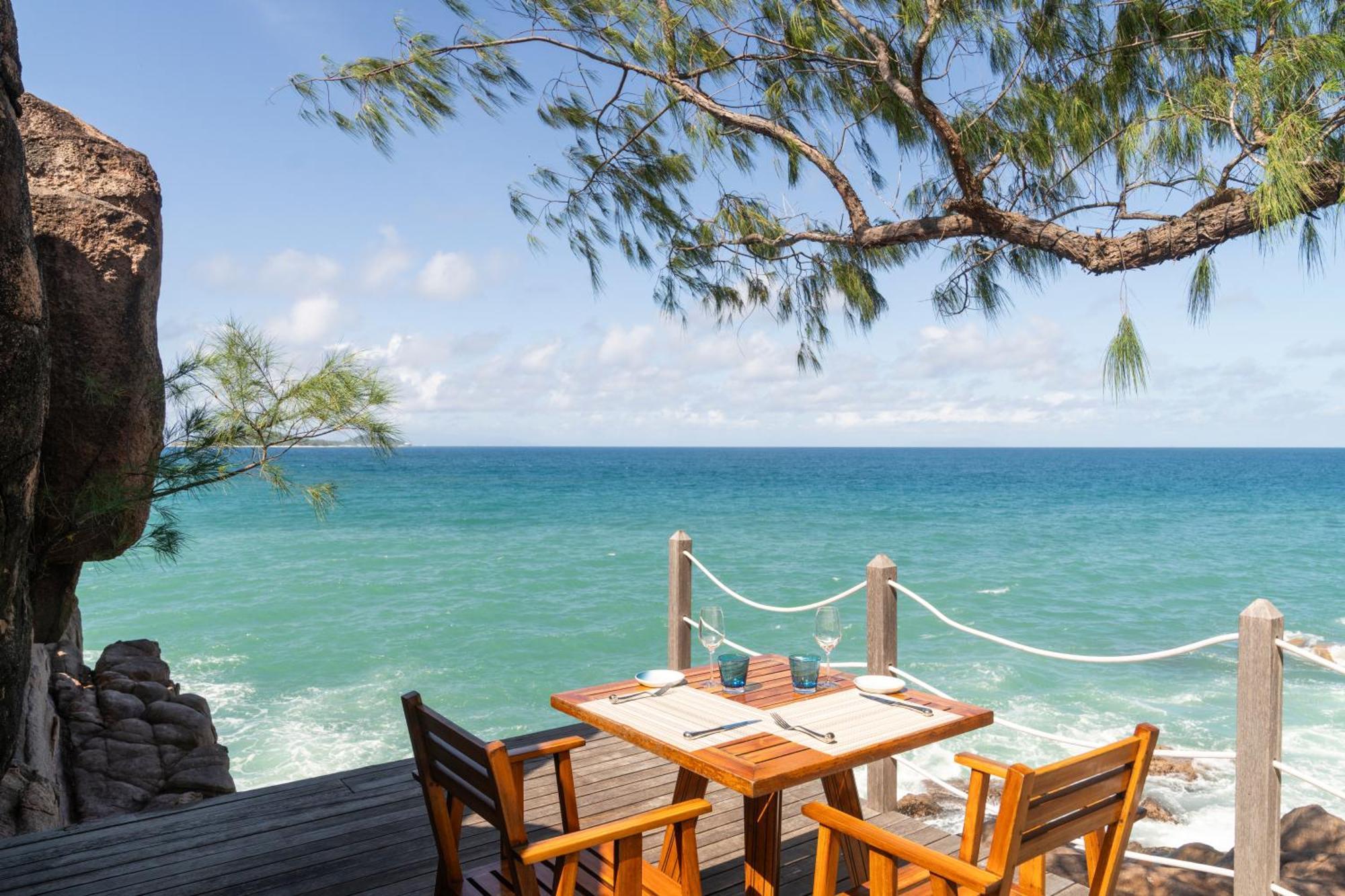 Constance Lemuria Grand Anse  Esterno foto View from the restaurant