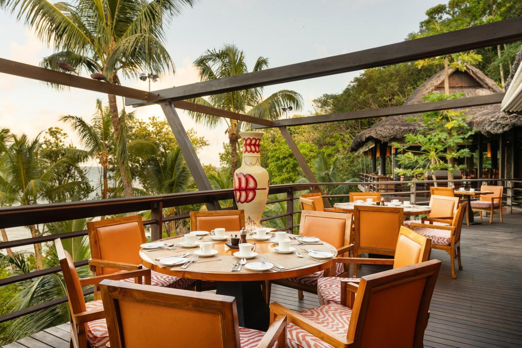 Constance Lemuria Grand Anse  Esterno foto The Deck