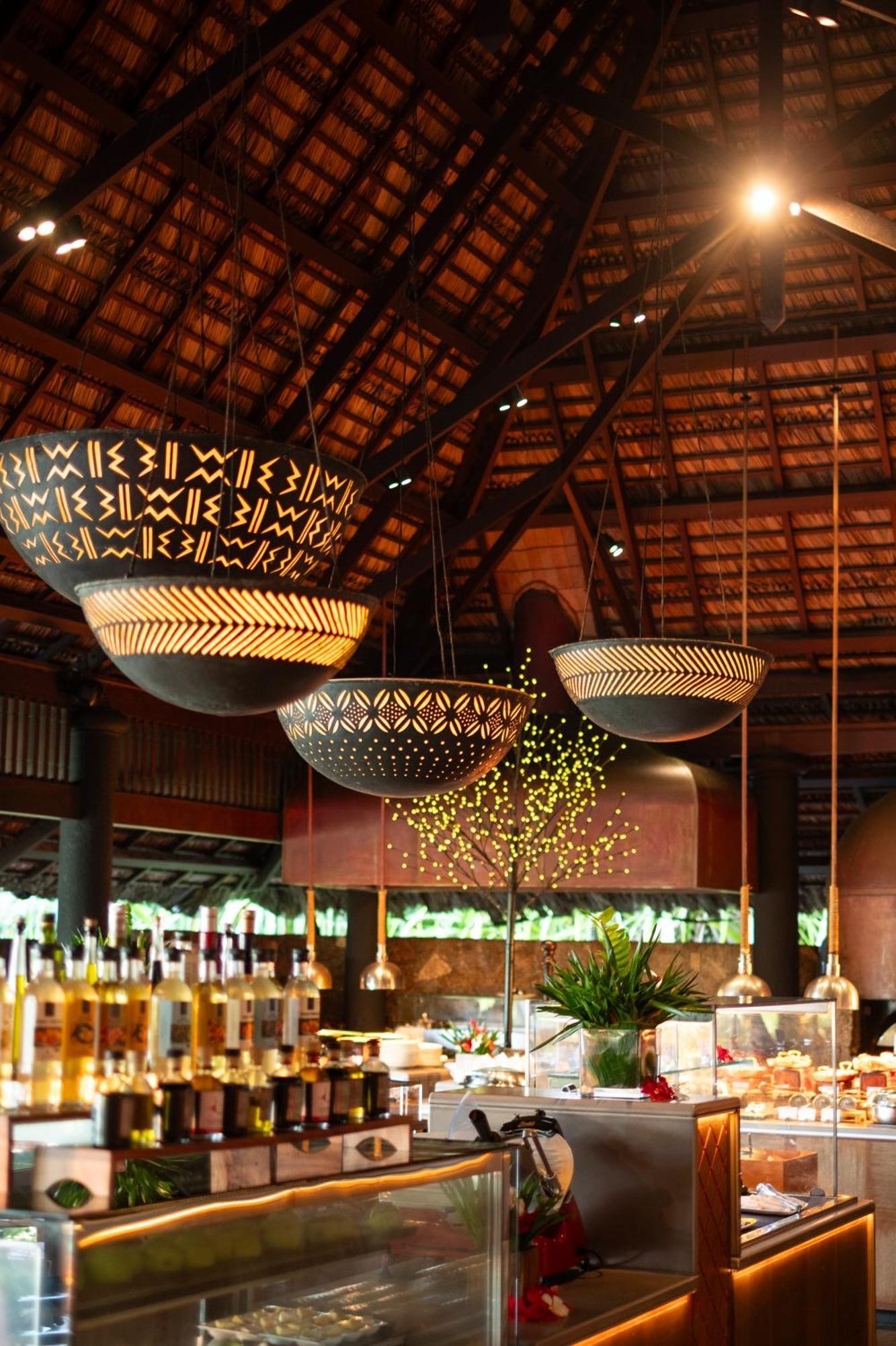 Constance Lemuria Grand Anse  Esterno foto The interior of the bar
